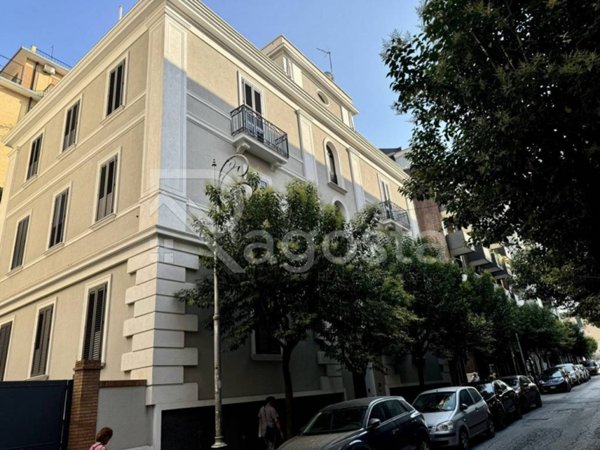 negozio in affitto a Salerno in zona Centro Città