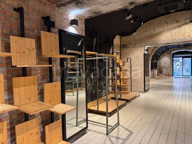 negozio in affitto a Salerno in zona Centro Città