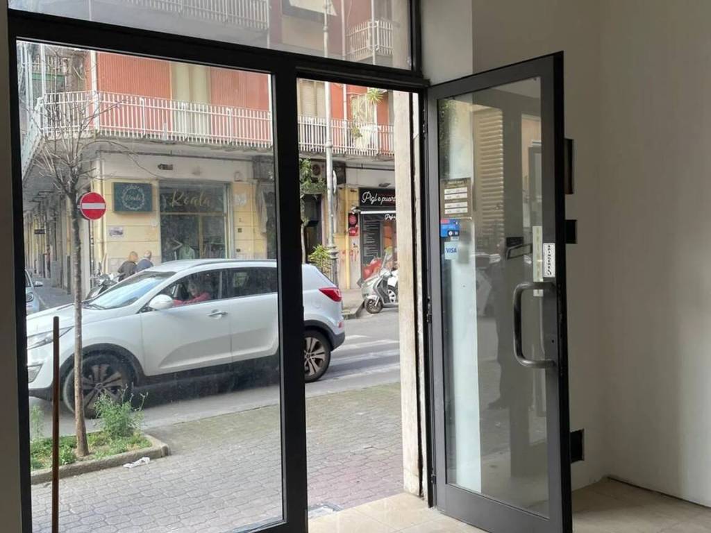 negozio in affitto a Salerno in zona Torrione