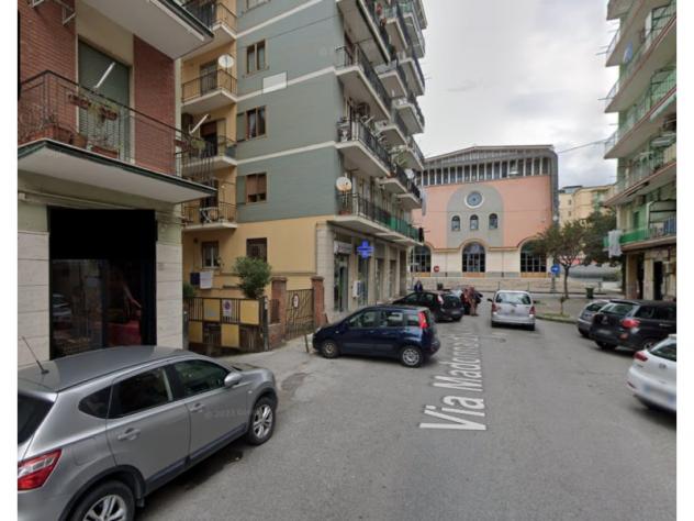 negozio in affitto a Salerno in zona Pastena