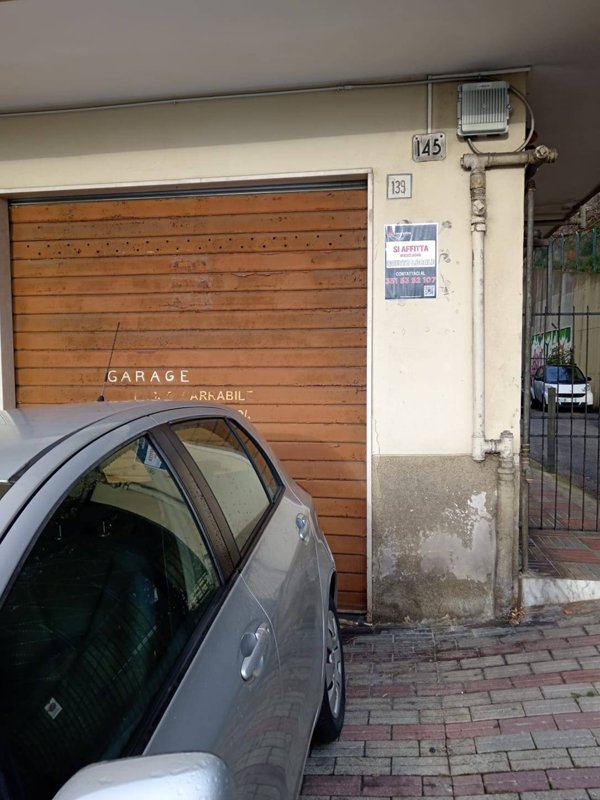 locale commerciale in affitto a Salerno in zona Torrione
