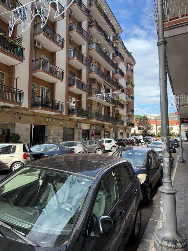 locale commerciale in affitto a Salerno in zona Pastena