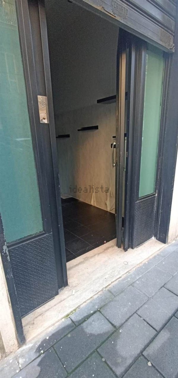 locale commerciale in affitto a Salerno in zona Centro Città