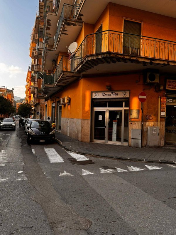 locale commerciale in affitto a Salerno in zona Torrione