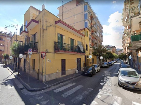 locale commerciale in affitto a Salerno in zona Torrione