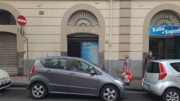 locale commerciale in affitto a Salerno in zona Mennolella