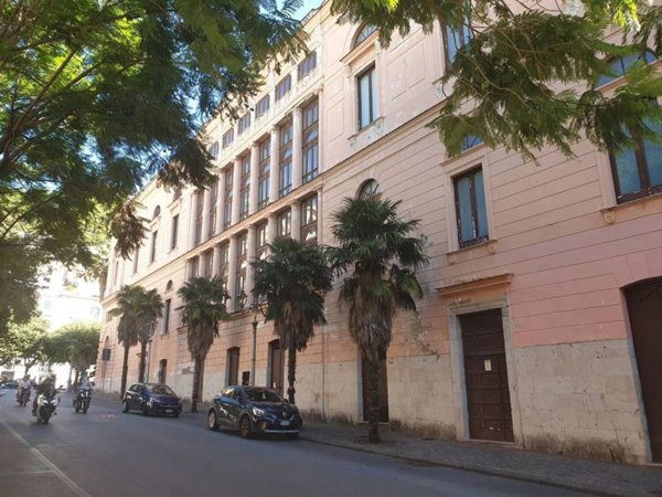 negozio in affitto a Salerno in zona Centro Città