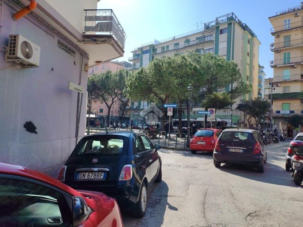 locale commerciale in affitto a Salerno in zona Pastena