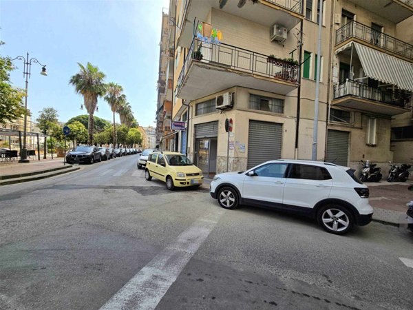 negozio in affitto a Salerno