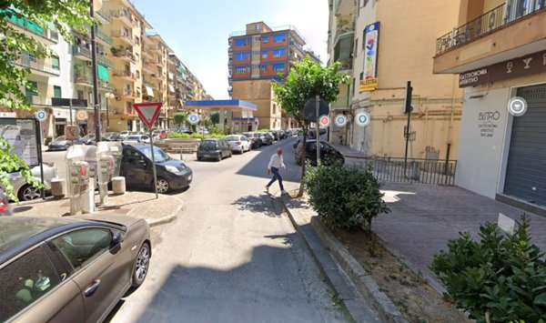 negozio in affitto a Salerno in zona Gelsi Rossi