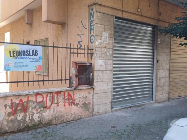 negozio in affitto a Salerno in zona Gelsi Rossi
