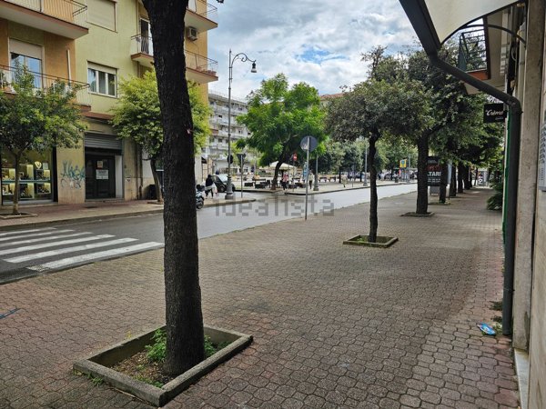 locale commerciale in affitto a Salerno in zona Torrione