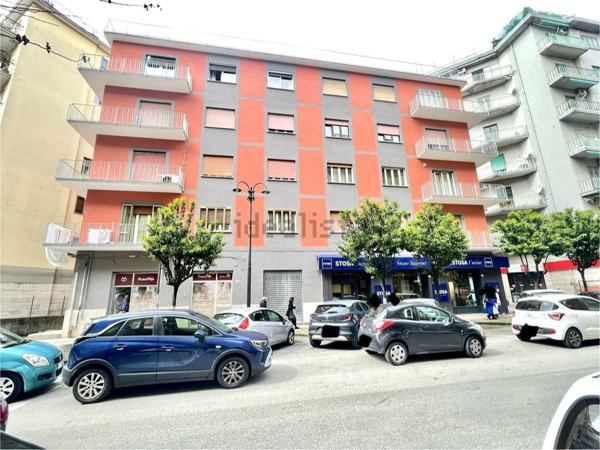 locale commerciale in affitto a Salerno