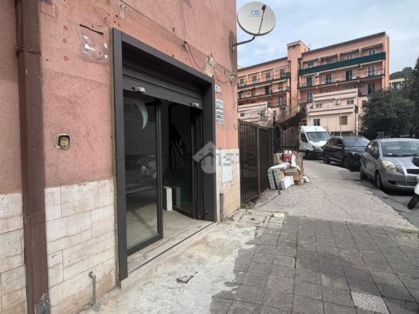 locale commerciale in affitto a Salerno in zona Pastena