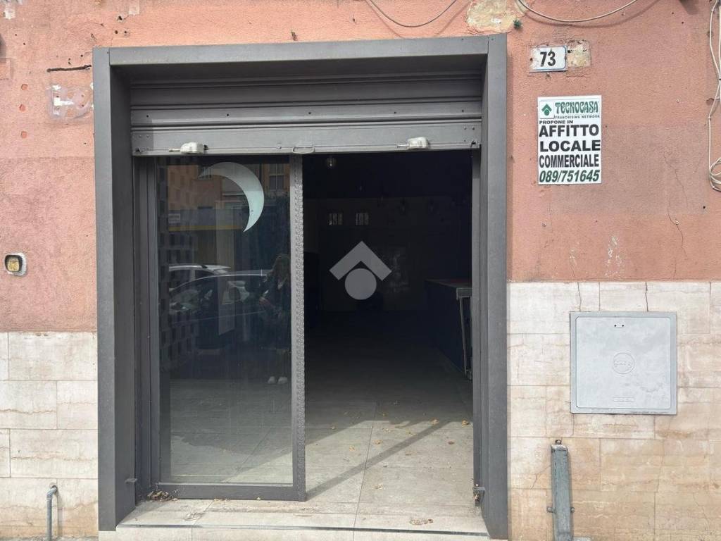 negozio in affitto a Salerno in zona Pastena