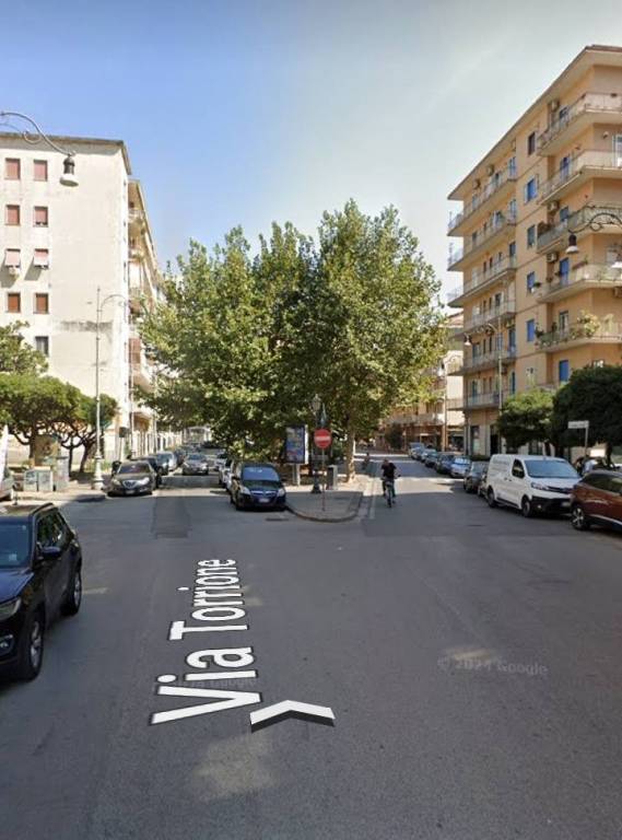 negozio in affitto a Salerno in zona Torrione
