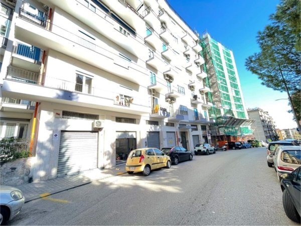 negozio in affitto a Salerno