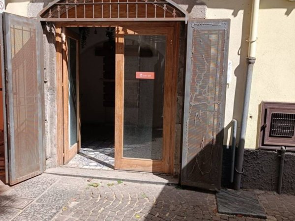 negozio in affitto a Salerno in zona Centro Città