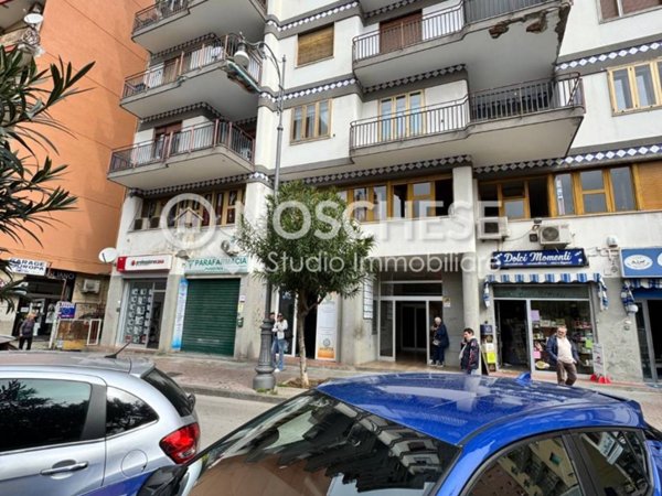 negozio in affitto a Salerno in zona Torrione