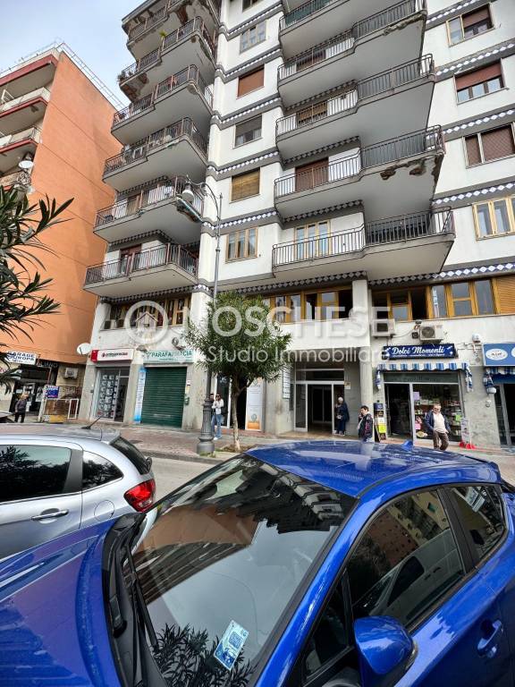 negozio in affitto a Salerno in zona Torrione