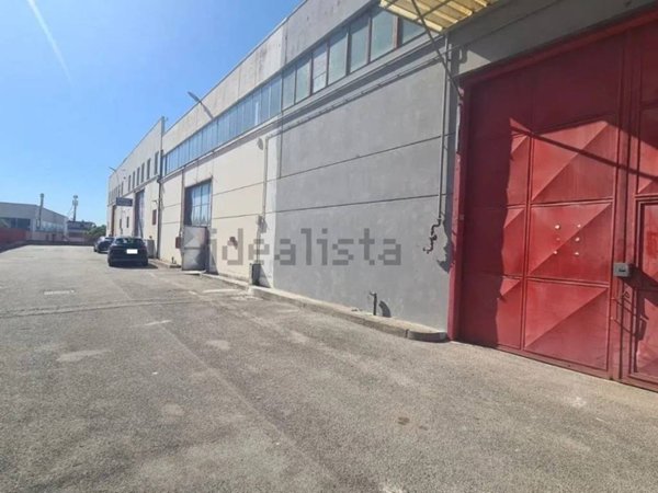 locale commerciale in affitto a Salerno in zona San Leonardo