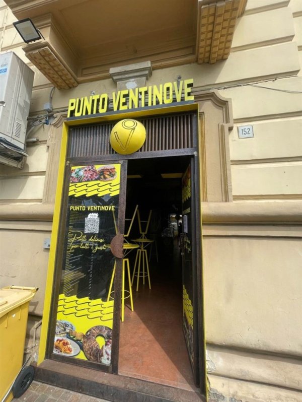 negozio in affitto a Salerno in zona Centro Città