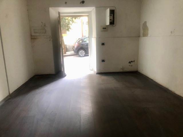 negozio in affitto a Salerno in zona Centro Città