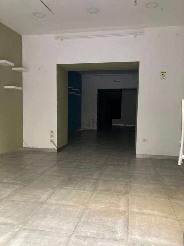 locale commerciale in affitto a Salerno in zona Centro Città