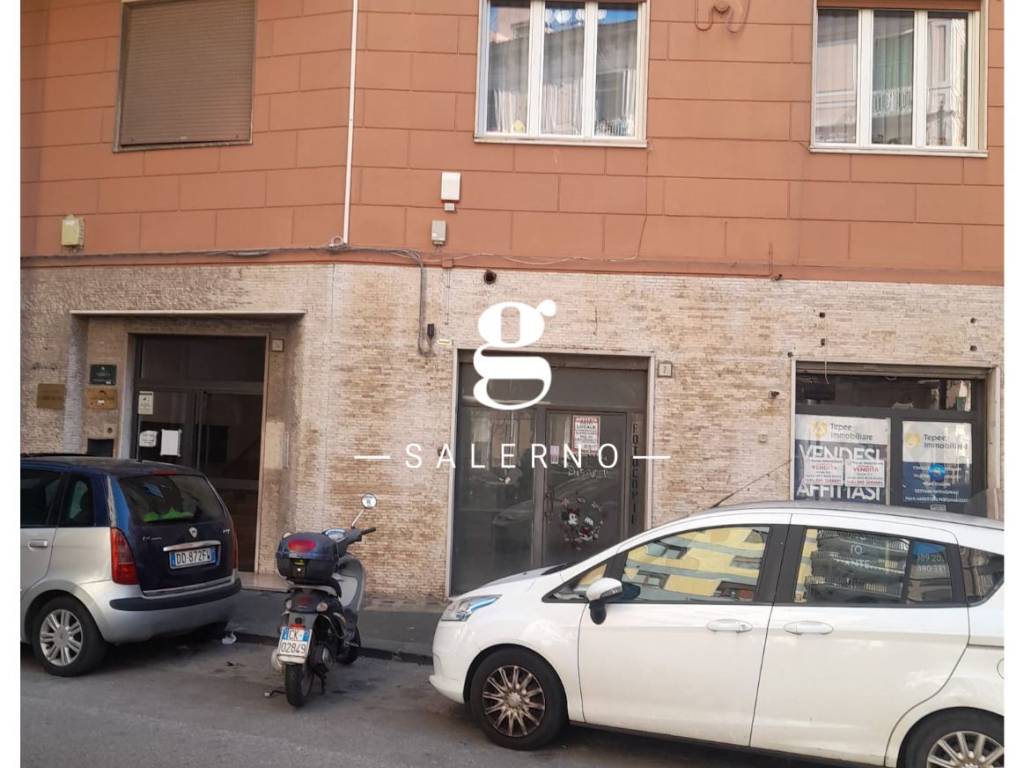 negozio in affitto a Salerno in zona Centro Città