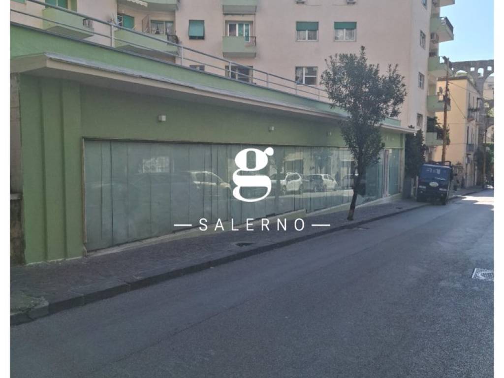 negozio in affitto a Salerno in zona Centro Città