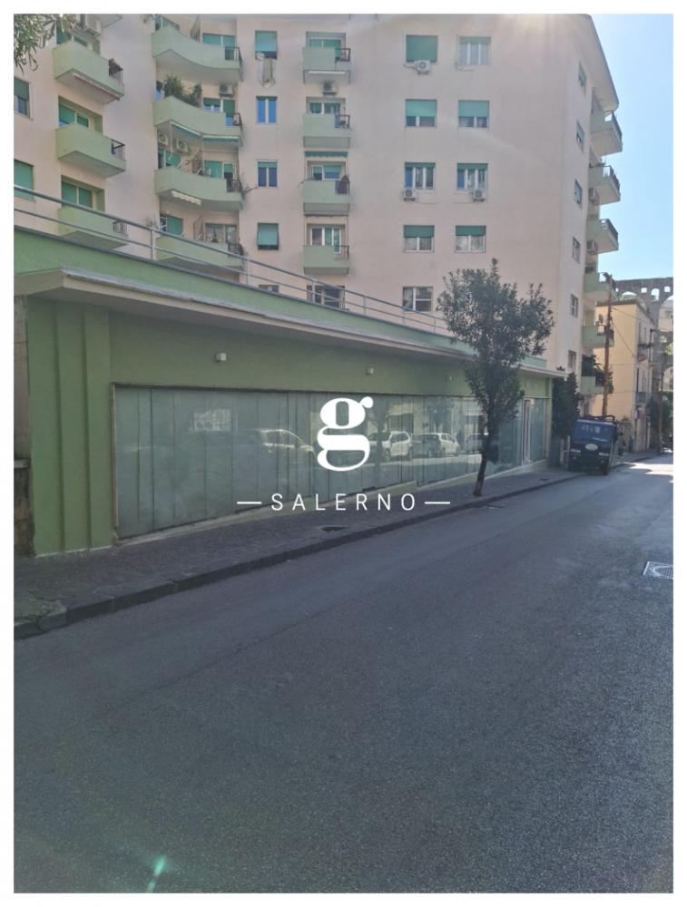 negozio in affitto a Salerno