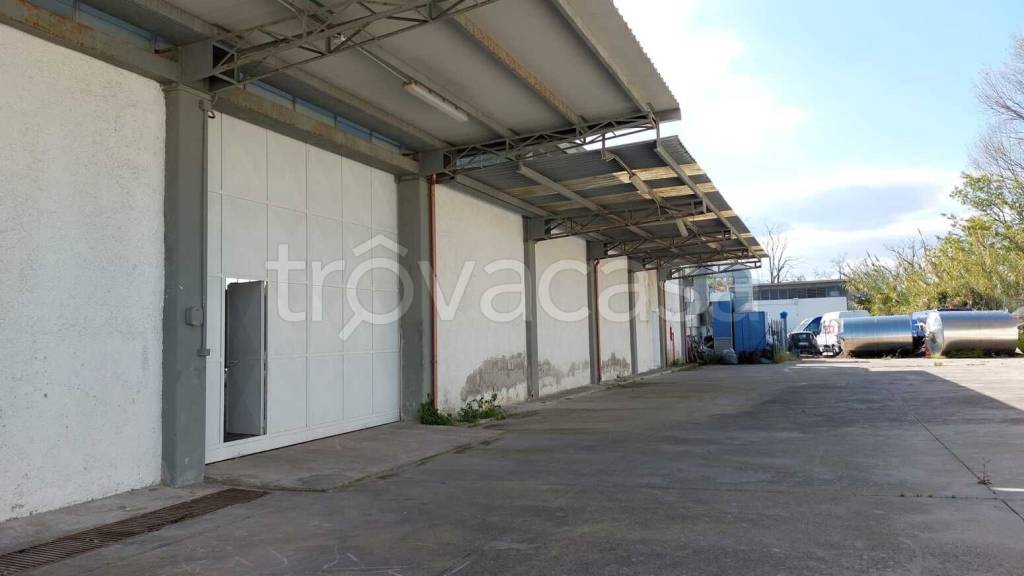 locale commerciale in affitto a Salerno in zona Zona Industriale