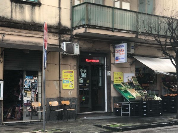 negozio in affitto a Salerno