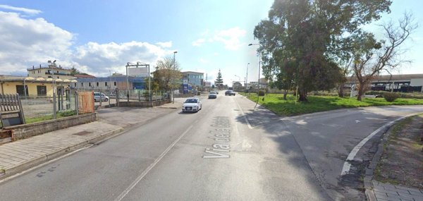 negozio in affitto a Salerno in zona Zona Industriale