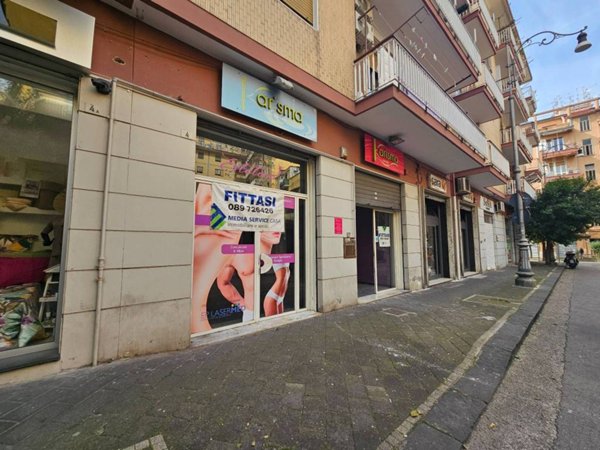 negozio in affitto a Salerno in zona Torrione