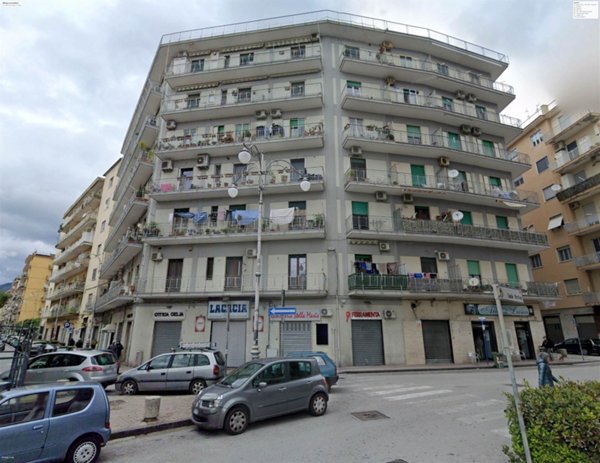 locale commerciale in affitto a Salerno in zona Torrione
