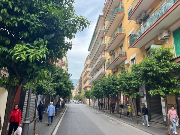 negozio in affitto a Salerno