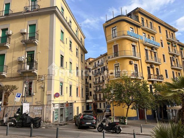 negozio in affitto a Salerno in zona Centro Città