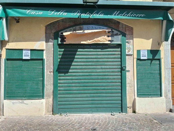 negozio in affitto a Salerno in zona Centro Città