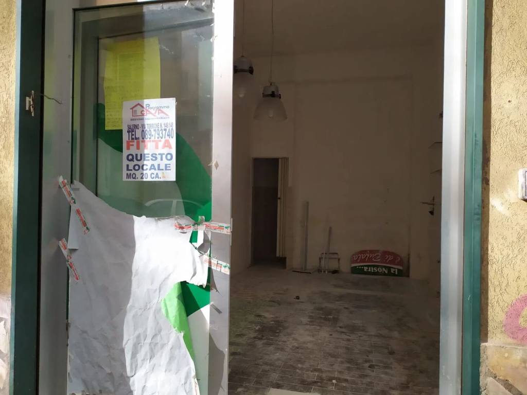 negozio in affitto a Salerno in zona Torrione