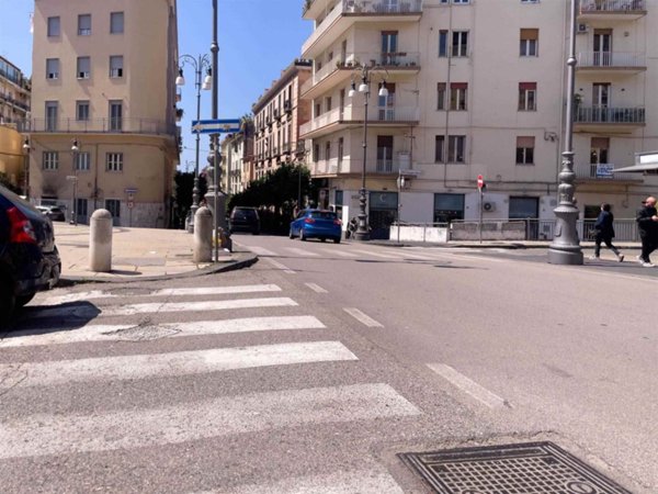 negozio in affitto a Salerno in zona Centro Città