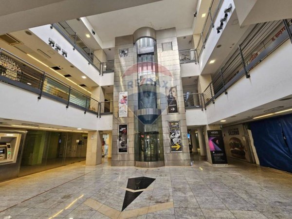 locale commerciale in affitto a Salerno in zona Centro Città
