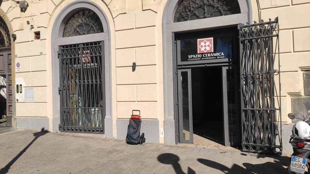 negozio in affitto a Salerno in zona Centro Città