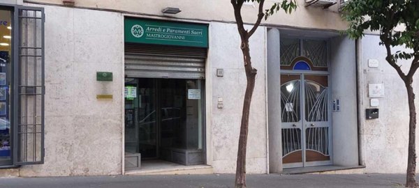 locale commerciale in affitto a Salerno in zona Centro Città