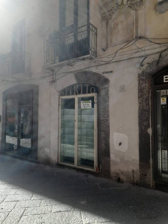 locale commerciale in affitto a Salerno in zona Centro Città