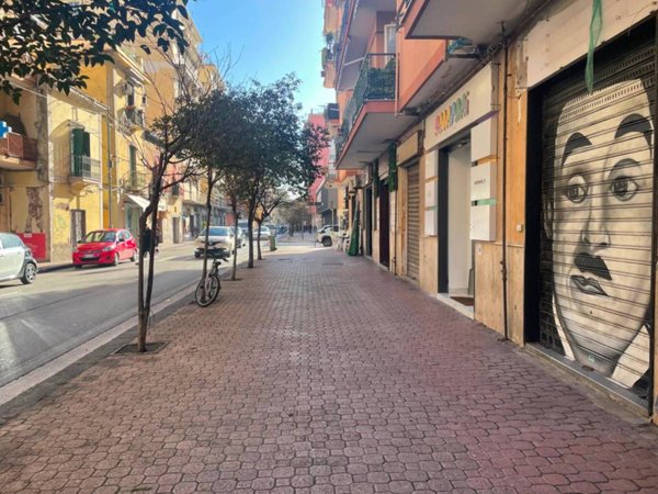 negozio in affitto a Salerno in zona Torrione