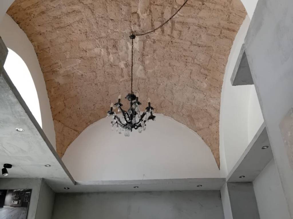 negozio in affitto a Salerno in zona Centro Città