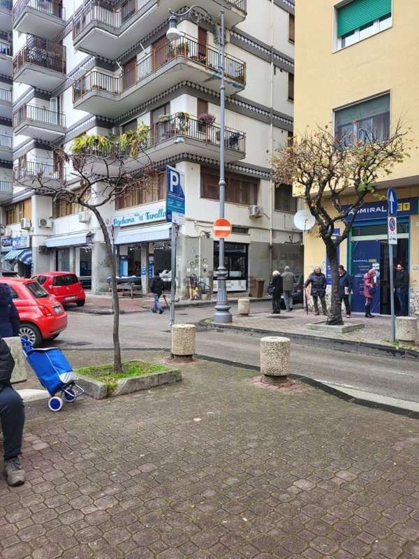 locale commerciale in affitto a Salerno in zona Torrione