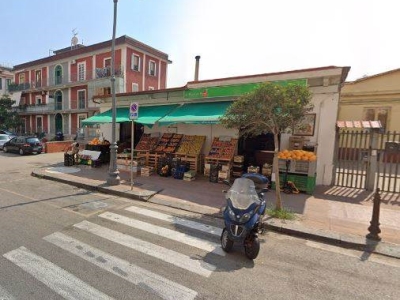 negozio in affitto a Salerno in zona Mercatello
