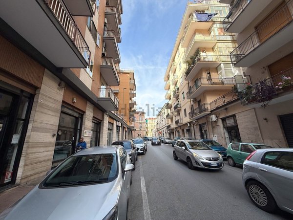 locale commerciale in affitto a Salerno